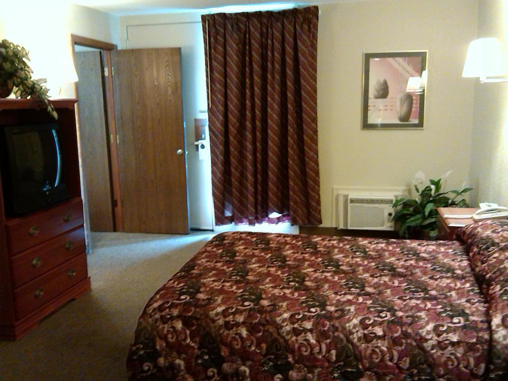 Woodridge Inn And Suites Alma Exterior photo